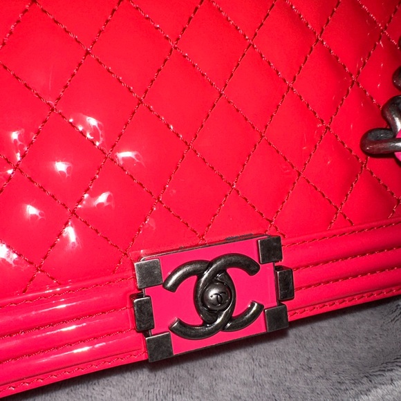 Chanel - Medium Patent Boy Bag - Picture 9 of 9